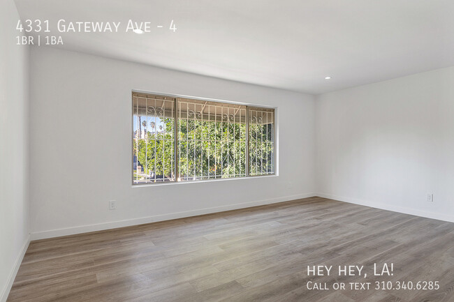 Building Photo - Silver Lake Apartment | One Bedroom | In U...