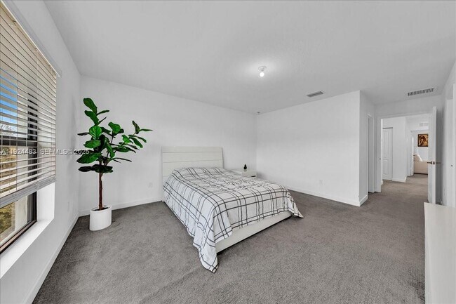 Building Photo - 1004 Willow Pl