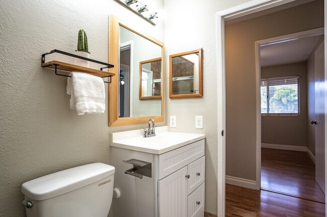 Building Photo - Fully Renovated Unfurnished 2 Bedroom/1.5 Bath at Southpointe