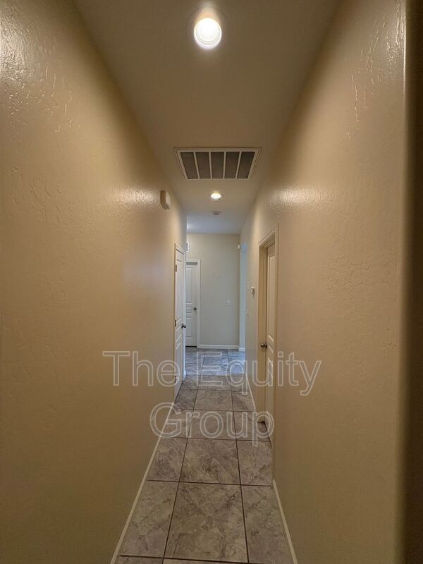 Building Photo - 625 E Monte Verde Ave
