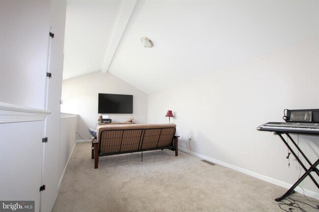 Building Photo - Crestwood 2 bed + Loft Large Condo Availab...