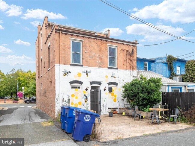 Building Photo - 401 E Main St