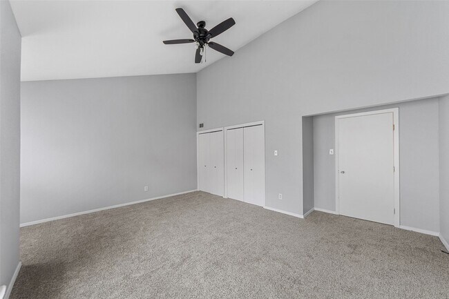 Building Photo - 6738 Eastridge Dr