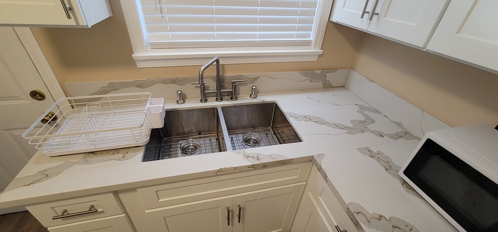 Building Photo - 2016 W 35th St