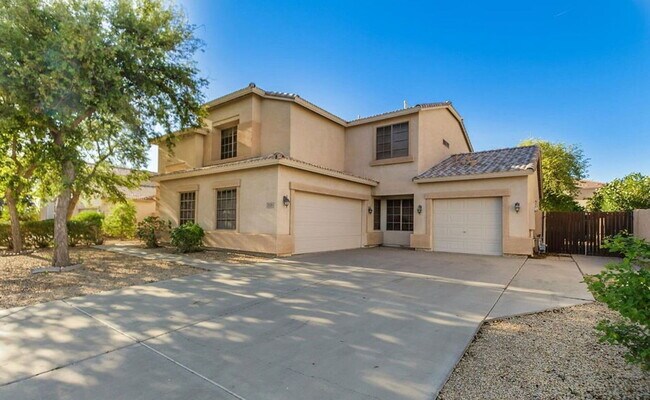 Primary Photo - 2026 E County Down Dr
