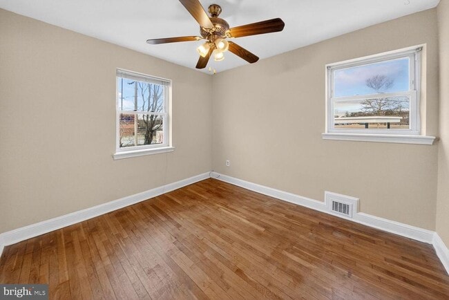 Building Photo - 706 S Orme St