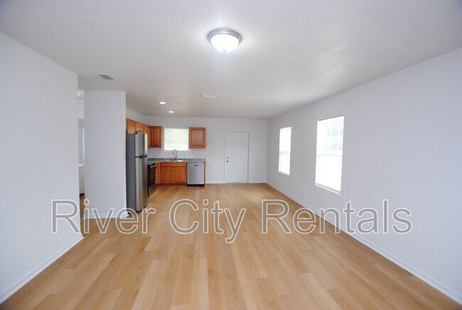 Building Photo - 5749 Silver Sands Cir