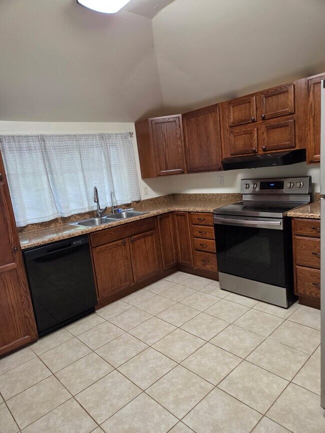 Building Photo - Spacious 4-Bedroom Home in the Heart of Kellogg