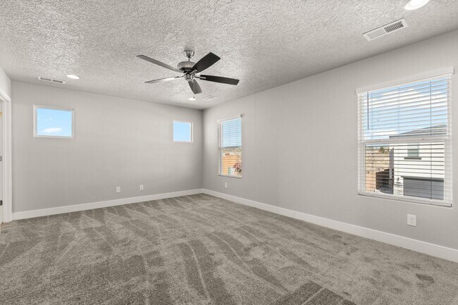Building Photo - 1883 Sunrise Ln