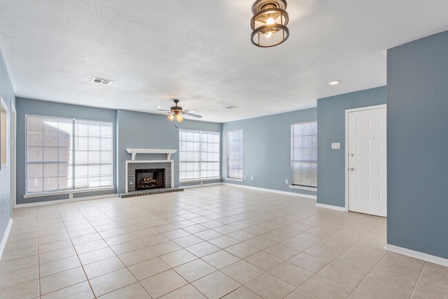 Building Photo - 3343 Chimney Pl Dr