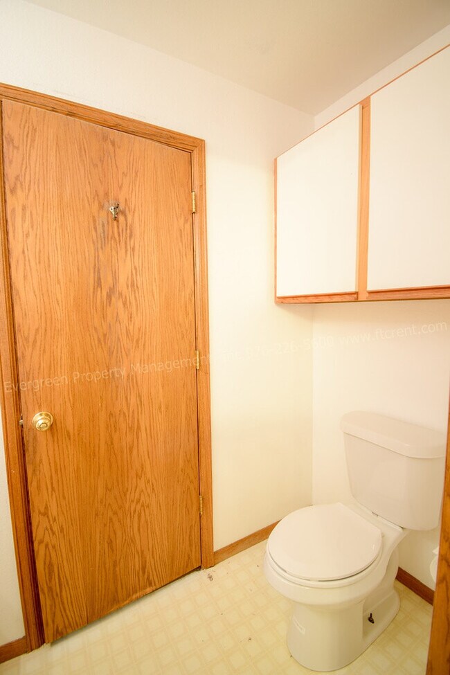 Building Photo - 2929 Ross Dr