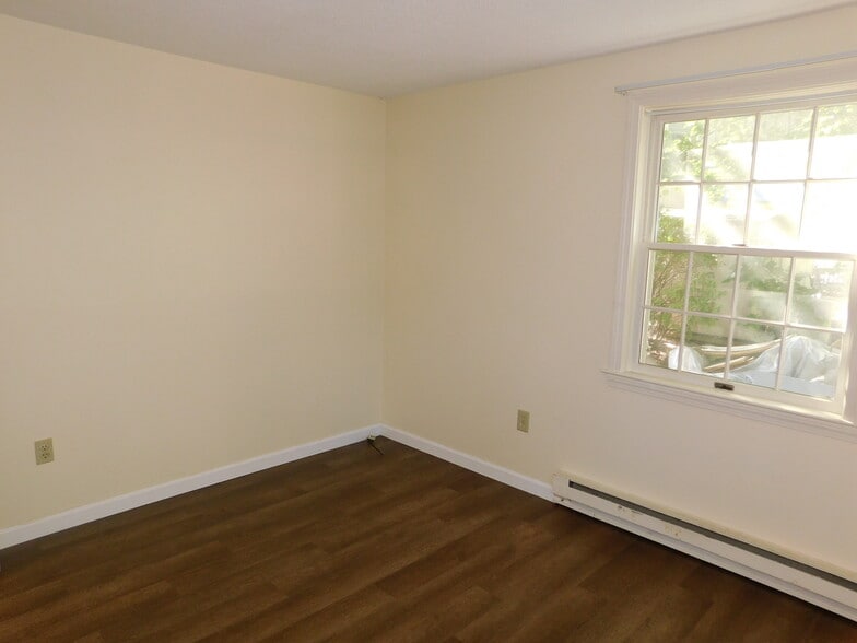 Building Photo - 4 Willow Creek Ln