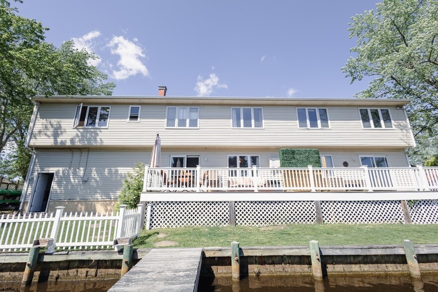 Building Photo - 5143 Venice Ave