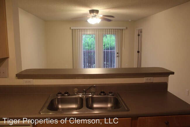 Building Photo - 211 Harts Cove Way