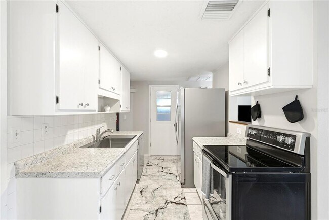 Building Photo - 1008 Heron Ct