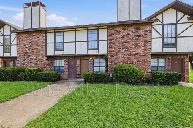 Building Photo - 2713 Wimbledon Ct
