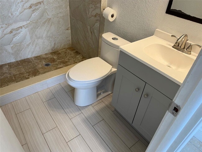 Building Photo - 2400 NE 10th St