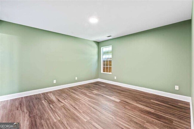 Building Photo - 930 Hall St NW