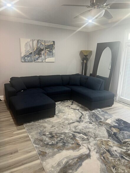 Building Photo - 1302 Windsor St