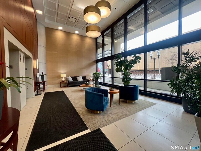 Building Photo - 127 Greyrock Pl