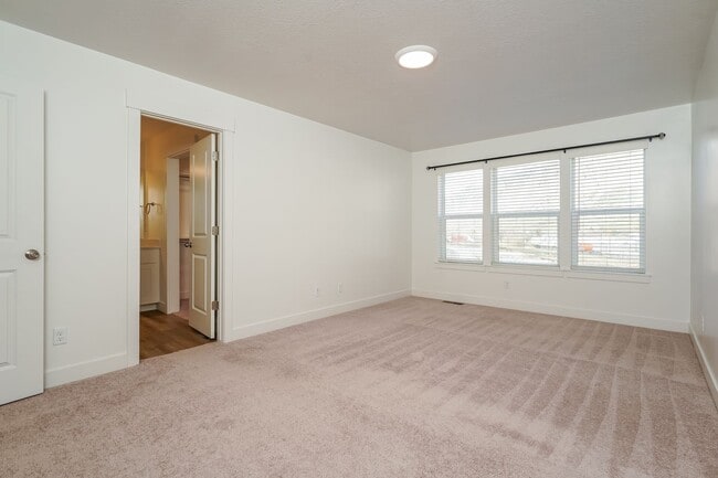 Building Photo - Spacious 3-Bed, 2.5-Bath Pet-Friendly Home with Central Air & 2-Car Garage! - Available NOW!