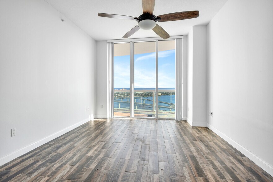 Building Photo - 231 Riverside Dr