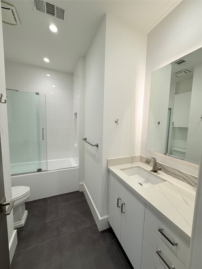 Building Photo - 804 Omar St