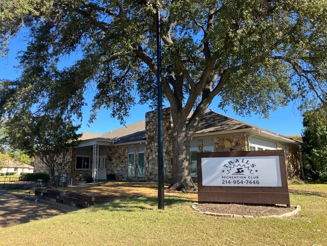 Building Photo - 626 Trailwood Ct