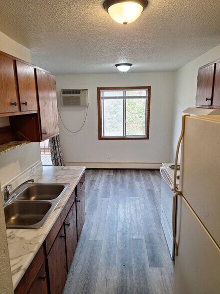 Building Photo - 1676 English St