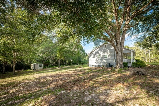 Building Photo - Peaceful Country Living on 2.4 Acres in Saucier