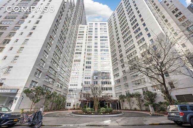 Building Photo - 155 W 68th St