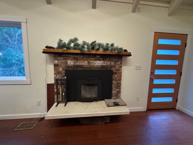 Building Photo - 11022 Palisades Ave SW