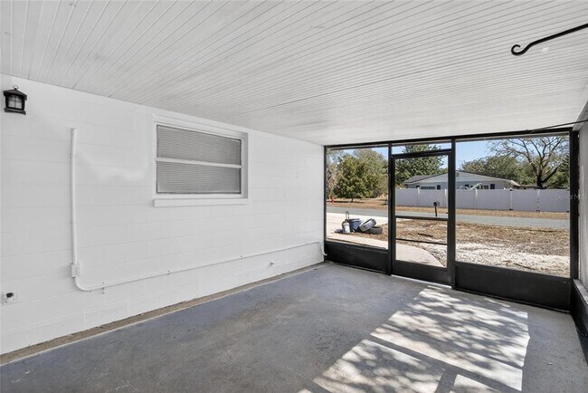 Building Photo - 311 NE 5th St