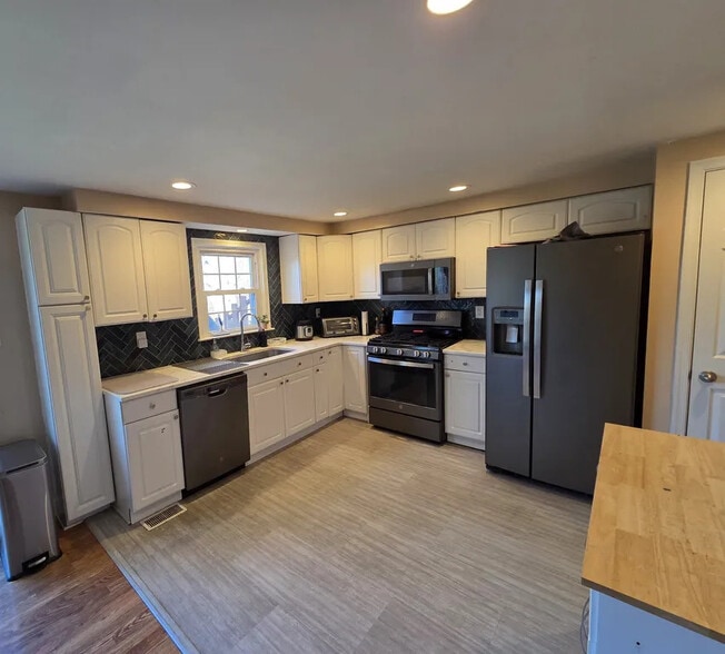 Kitchen - 277 Lima School Ct