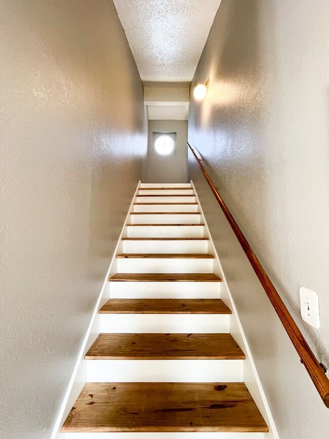 Building Photo - Available NOW!!!! This charming 2 story, 4...