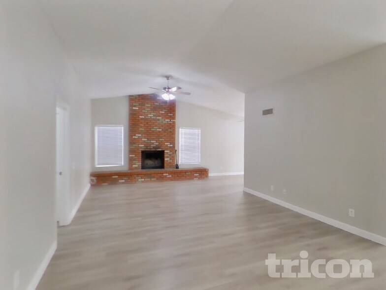 Building Photo - 10221 W Turney Ave