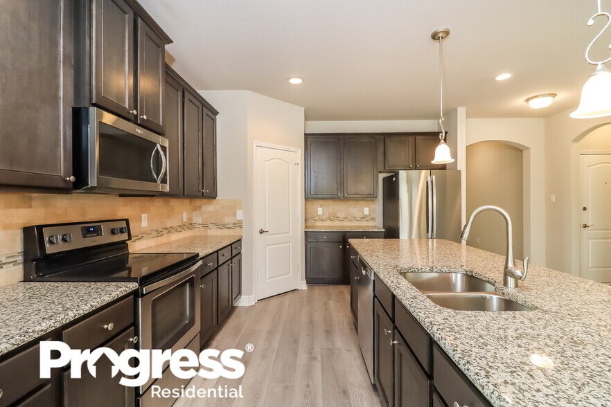 Building Photo - 6232 Topsail Dr