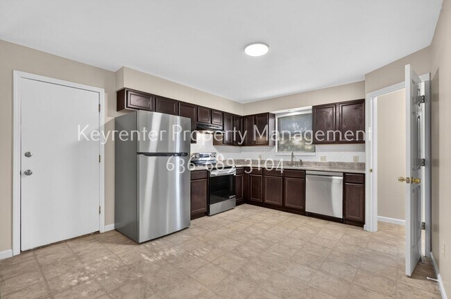 Building Photo - 357 Della Dr