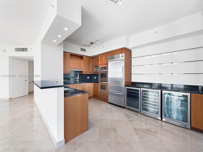 Building Photo - 333 Las Olas Way