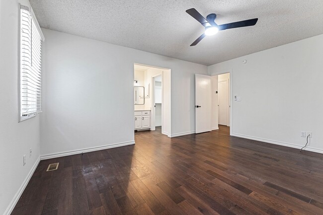 Building Photo - 7 Whitwick Ln
