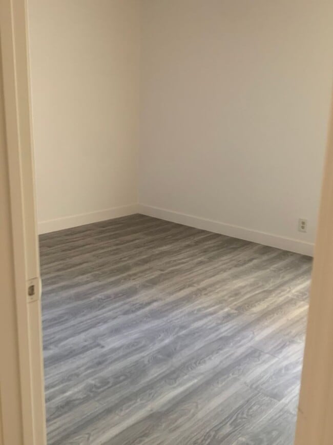 Building Photo - 2 bed condo for rent -$1350