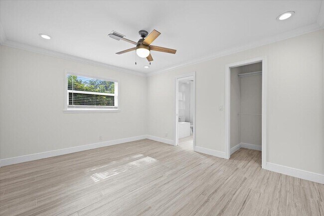 Building Photo - 12831 Shore Dr