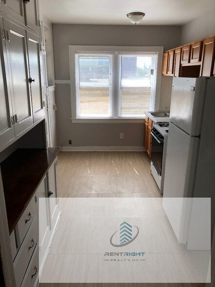 Building Photo - 4645 N Elston Ave