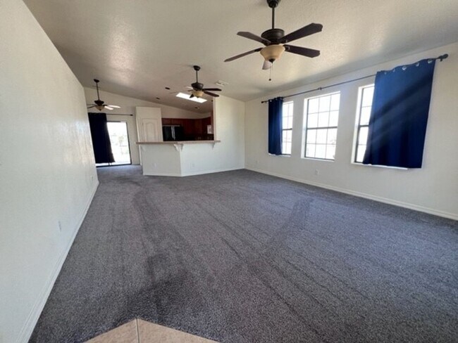 Building Photo - 3 Bedroom 2 bath Home Boat Deep Garage and RV parking Near Safeway