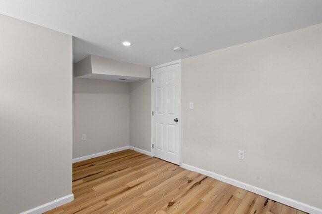 Building Photo - 2524 E Fayette St