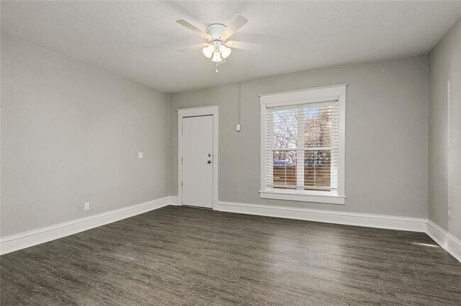 Primary Photo - 2845 Belleview Ave