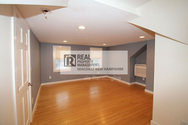 Building Photo - 182 Madbury Rd