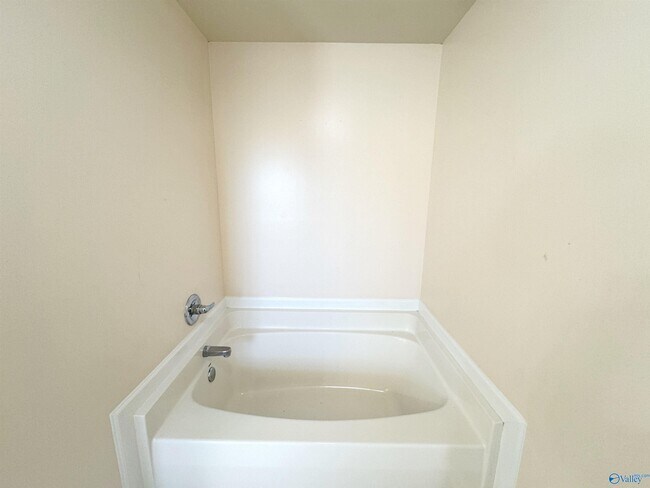 Building Photo - 101 Forest Glade Dr