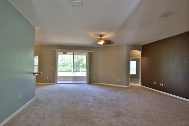 Building Photo - 13 Zoeller Ct