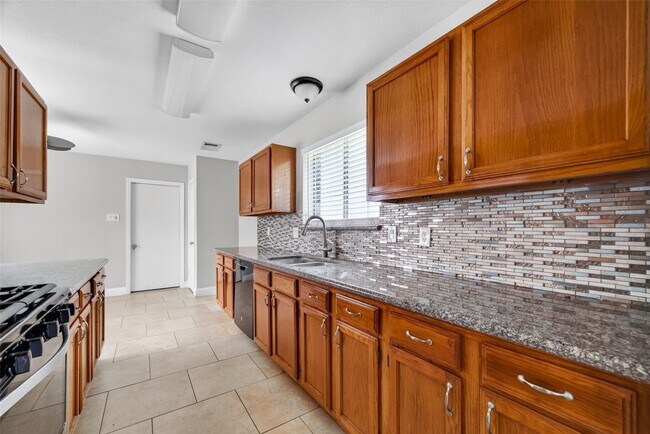 Building Photo - 3218 Tynemeadow Ct